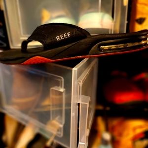 Men or Woman's Reef flip flops very nice made to last........